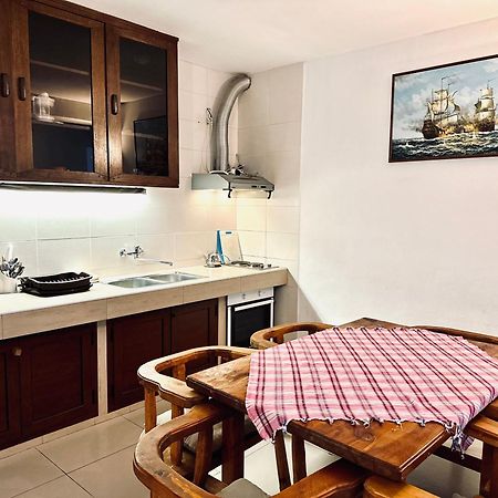 Apartments Simovic Tivat Buitenkant foto