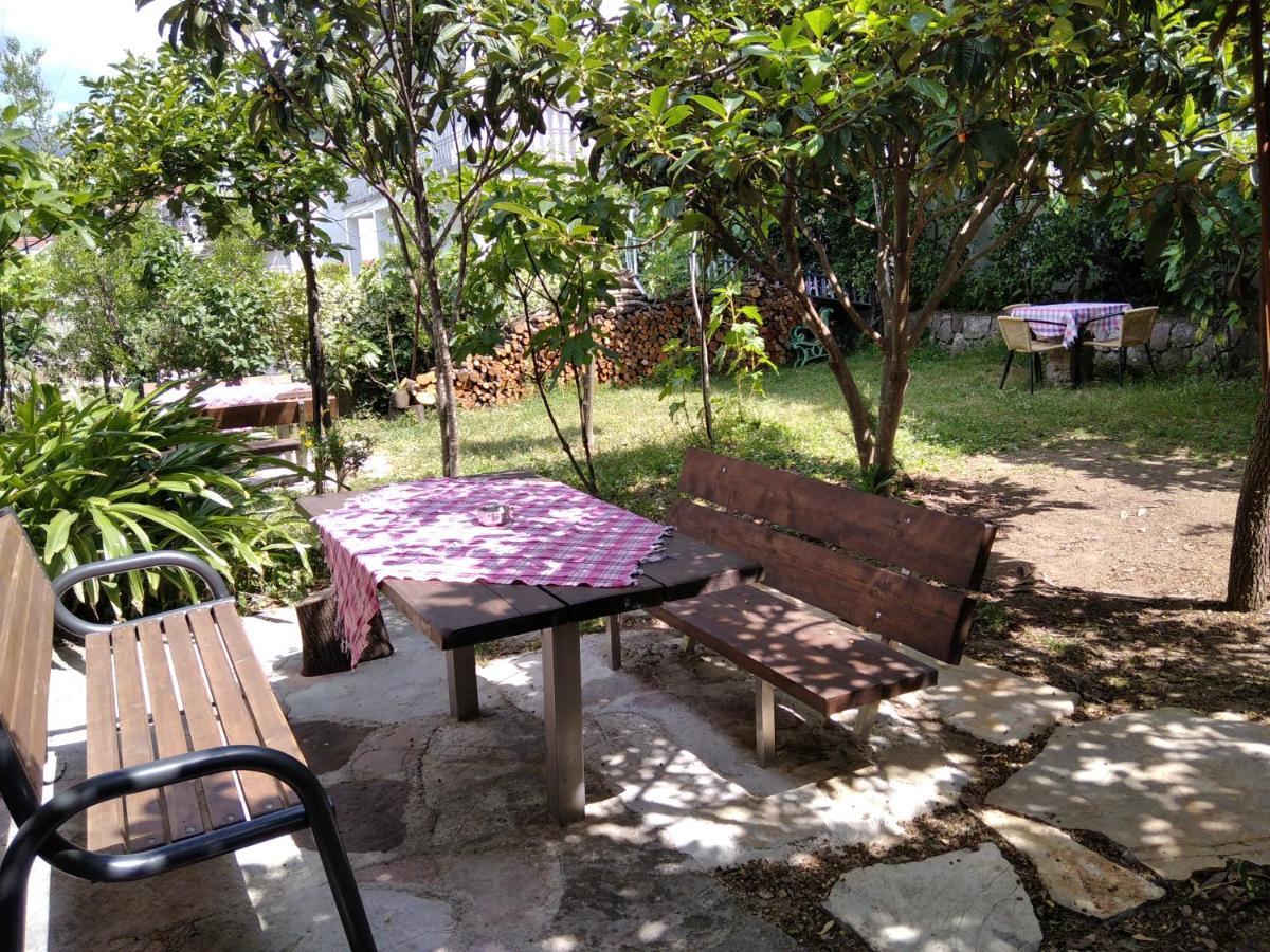 Apartments Simovic Tivat Buitenkant foto